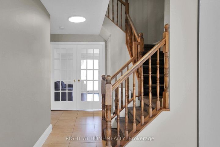 Photo 3 at 34 KENMARE Place, Nepean (Cedargrove/Fraserdale), Ottawa