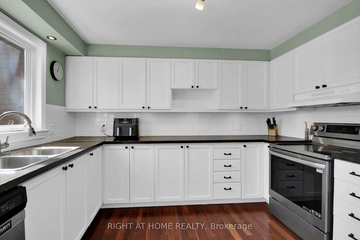 Photo 18 at 34 KENMARE Place, Nepean (Cedargrove/Fraserdale), Ottawa