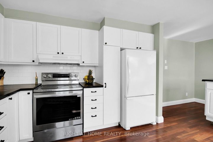 Photo 19 at 34 KENMARE Place, Nepean (Cedargrove/Fraserdale), Ottawa