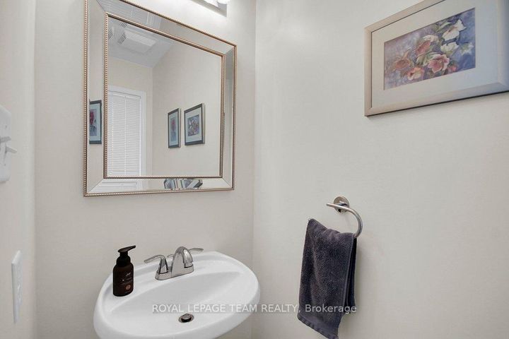Photo 7 at 19 Fieldberry Private, Nepean (Stonebridge), Ottawa