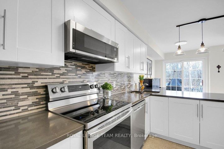 Photo 12 at 19 Fieldberry Private, Nepean (Stonebridge), Ottawa