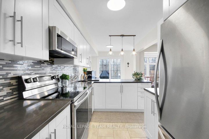 Photo 13 at 19 Fieldberry Private, Nepean (Stonebridge), Ottawa