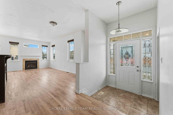 Photo 5 at 136 Calaveras Avenue, Nepean (Longfields), Ottawa