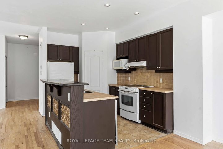 Photo 8 at 136 Calaveras Avenue, Nepean (Longfields), Ottawa