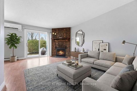 Photo 4 at 4 Chisholm Court, Beaverbrook, Kanata