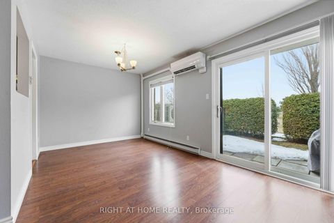 Photo 7 at 4 Chisholm Court, Beaverbrook, Kanata