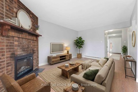 Photo 8 at 4 Chisholm Court, Beaverbrook, Kanata