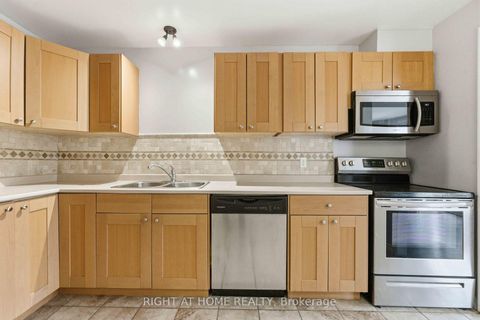 Photo 11 at 4 Chisholm Court, Beaverbrook, Kanata