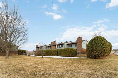 Photo 33 at 4 Chisholm Court, Beaverbrook, Kanata