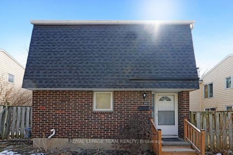 Photo 1 at 221 Petrie Lane, Beaverbrook, Kanata