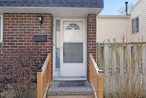 Photo 2 at 221 Petrie Lane, Beaverbrook, Kanata