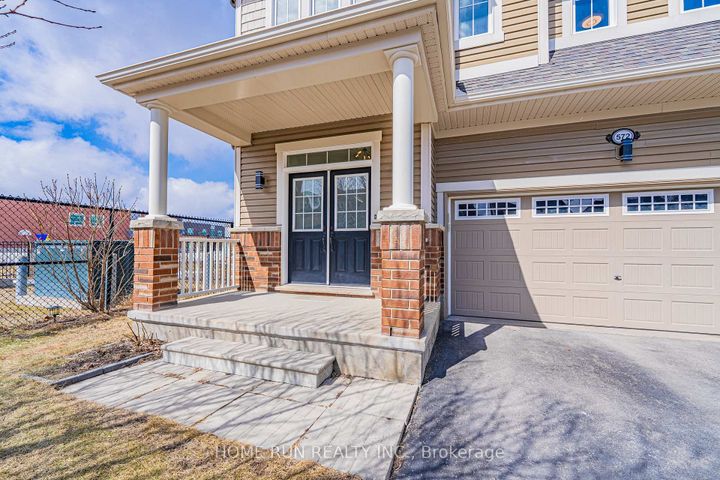 Photo 2 at 572 Dundonald Drive, Nepean (Half Moon Bay), Ottawa