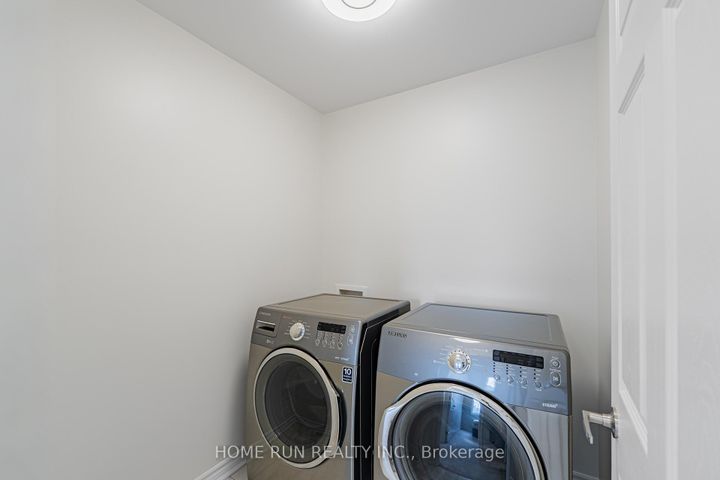 Photo 28 at 572 Dundonald Drive, Nepean (Half Moon Bay), Ottawa