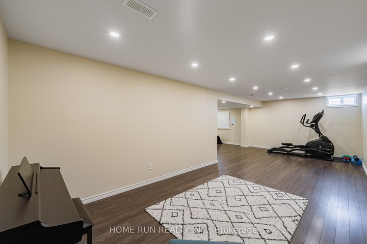 Photo 33 at 572 Dundonald Drive, Nepean (Half Moon Bay), Ottawa