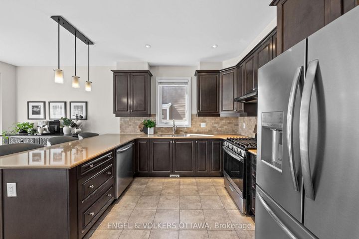 Photo 4 at 105 Pennant Avenue, Nepean (Half Moon Bay), Ottawa