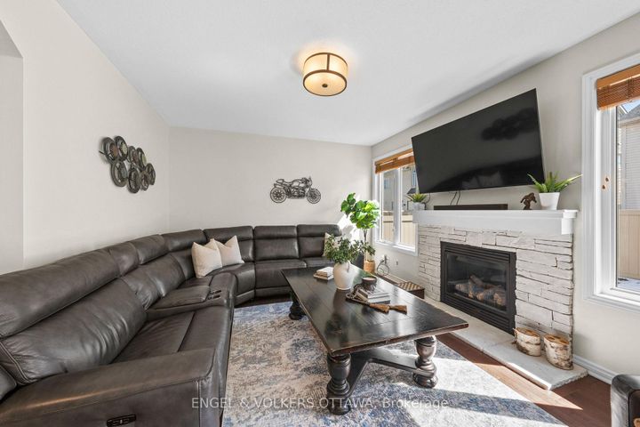 Photo 10 at 105 Pennant Avenue, Nepean (Half Moon Bay), Ottawa