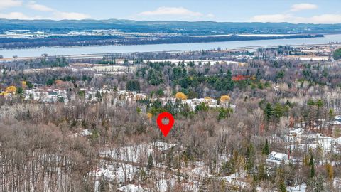 Photo 3 at 1625 Royal Orchard Drive, Cumberland Estates, Orleans