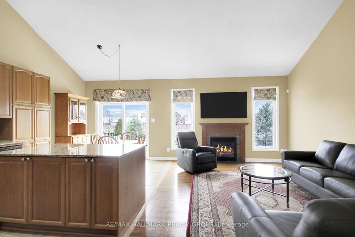 Photo 11 at 166 Lamplighters Drive, Nepean (Cedargrove/Fraserdale), Ottawa