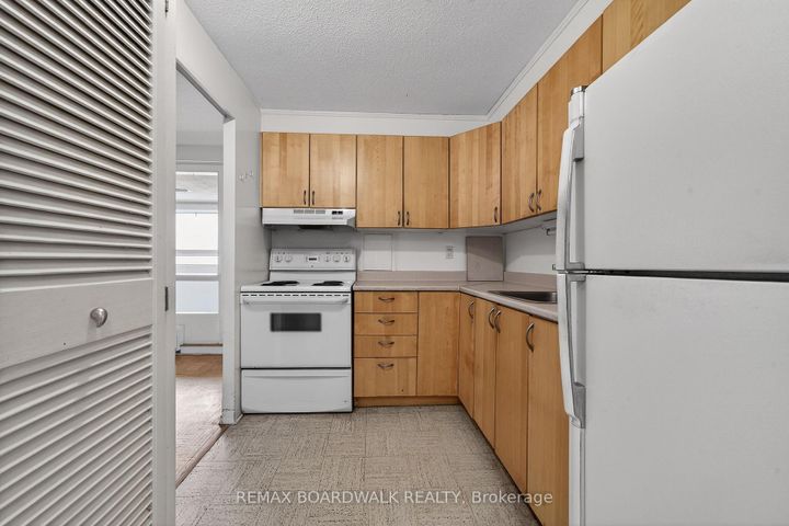 Photo 8 at 407 - 1356 Meadowlands Drive E, Nepean (Borden Farm/Stewart Farm/Carleton Heights/Parkwood Hills), Ottawa