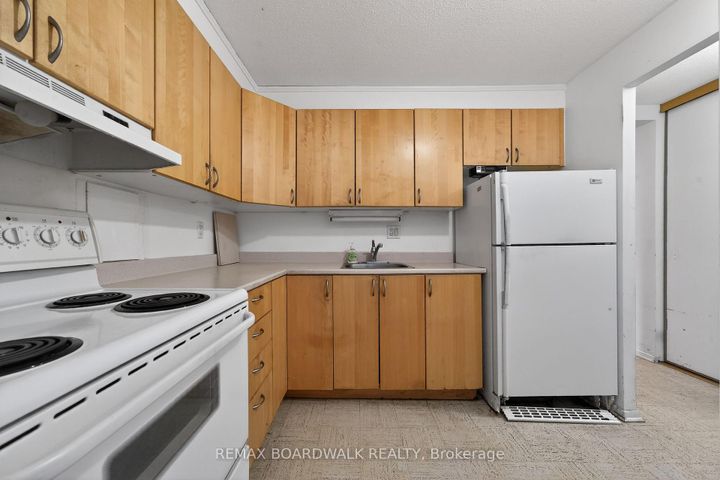 Photo 9 at 407 - 1356 Meadowlands Drive E, Nepean (Borden Farm/Stewart Farm/Carleton Heights/Parkwood Hills), Ottawa