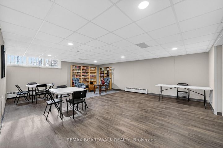 Photo 15 at 407 - 1356 Meadowlands Drive E, Nepean (Borden Farm/Stewart Farm/Carleton Heights/Parkwood Hills), Ottawa