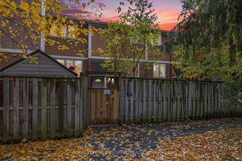 Photo 1 at 142 Salter Crescent, Beaverbrook, Kanata