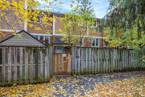 Photo 2 at 142 Salter Crescent, Beaverbrook, Kanata