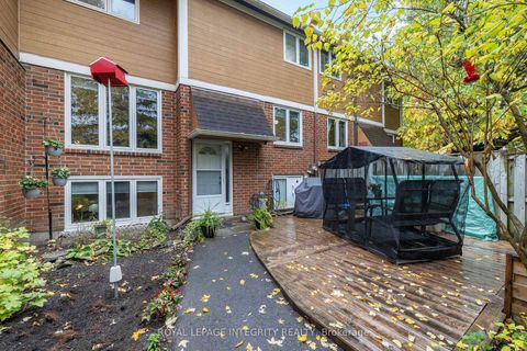 Photo 3 at 142 Salter Crescent, Beaverbrook, Kanata