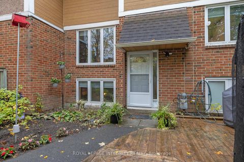 Photo 4 at 142 Salter Crescent, Beaverbrook, Kanata