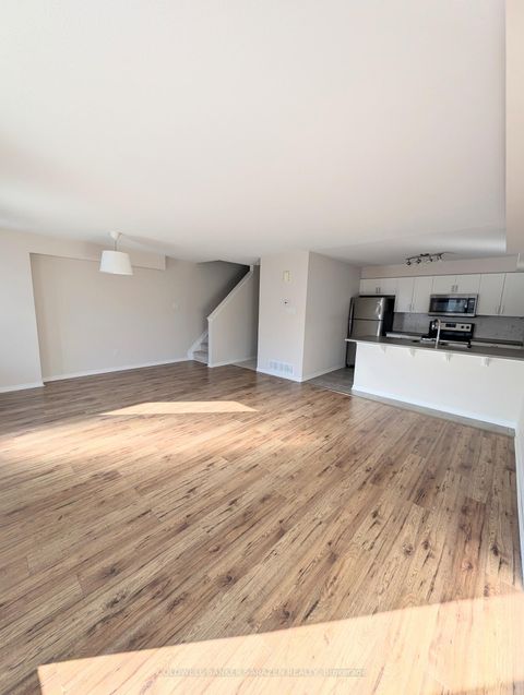 Photo 3 at 816 ELEMENT Private, Emerald Meadows/Trailwest, Kanata