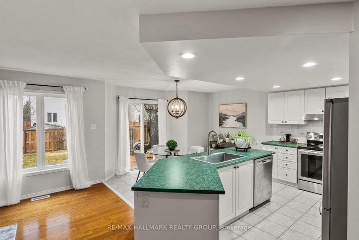 Photo 7 at 18 Irish Rose Crescent, Nepean (Longfields), Ottawa