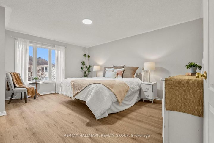 Photo 15 at 18 Irish Rose Crescent, Nepean (Longfields), Ottawa