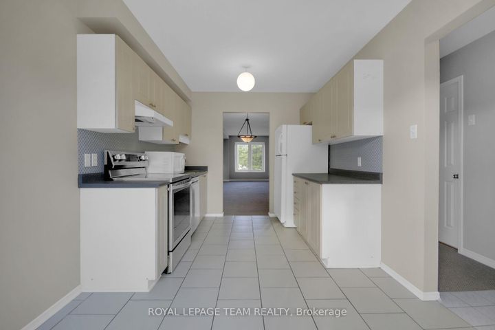 Photo 11 at 89 Thornbury Crescent, Nepean (Centrepointe), Ottawa