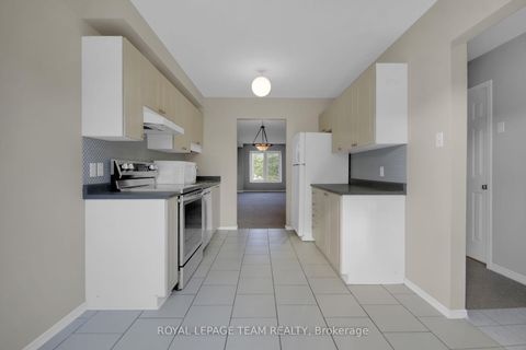 Photo 11 at 89 Thornbury Crescent, Nepean (Centrepointe), Ottawa