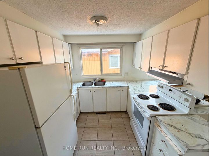 Photo 2 at 166 WITHROW Avenue, Nepean (Meadowlands/St. Claire Gardens), Ottawa