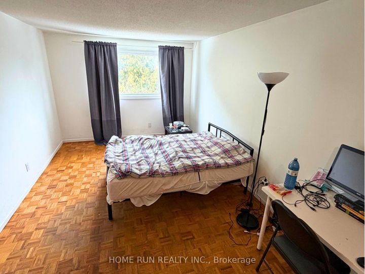 Photo 12 at 166 WITHROW Avenue, Nepean (Meadowlands/St. Claire Gardens), Ottawa