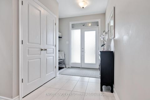 Photo 2 at 176 Balikun Heights, Emerald Meadows/Trailwest, Kanata