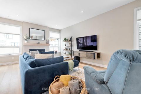 Photo 10 at 176 Balikun Heights, Emerald Meadows/Trailwest, Kanata