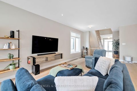 Photo 14 at 176 Balikun Heights, Emerald Meadows/Trailwest, Kanata