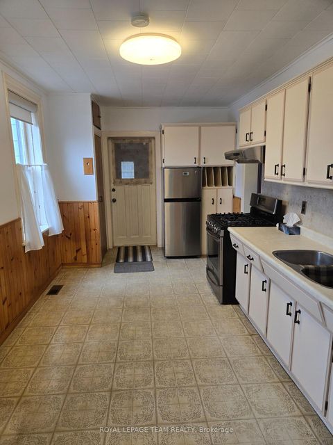 Photo 11 at 48 Thomas Street, Almonte, Mississippi Mills