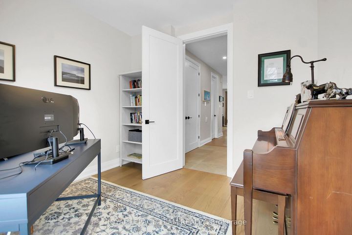 Photo 4 at 62 Rossland Avenue, Nepean (Meadowlands/St. Claire Gardens), Ottawa