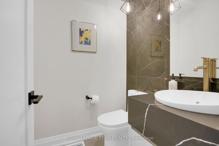 Photo 5 at 62 Rossland Avenue, Nepean (Meadowlands/St. Claire Gardens), Ottawa