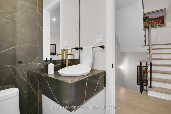 Photo 6 at 62 Rossland Avenue, Nepean (Meadowlands/St. Claire Gardens), Ottawa