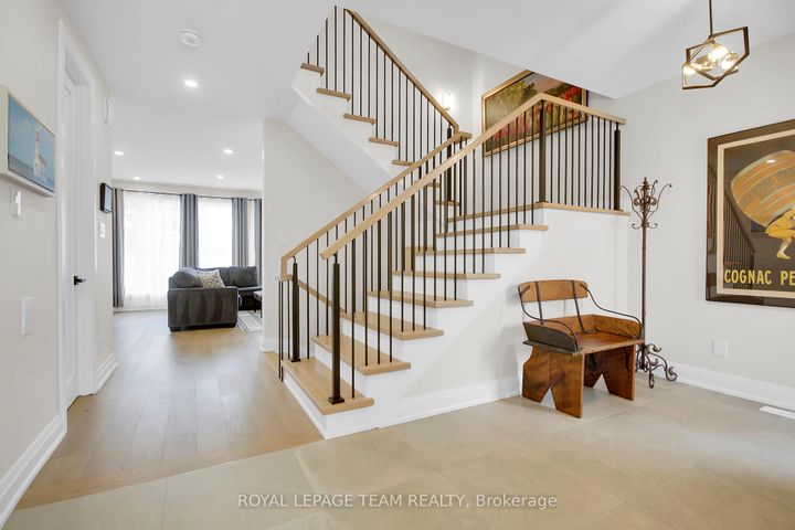 Photo 7 at 62 Rossland Avenue, Nepean (Meadowlands/St. Claire Gardens), Ottawa