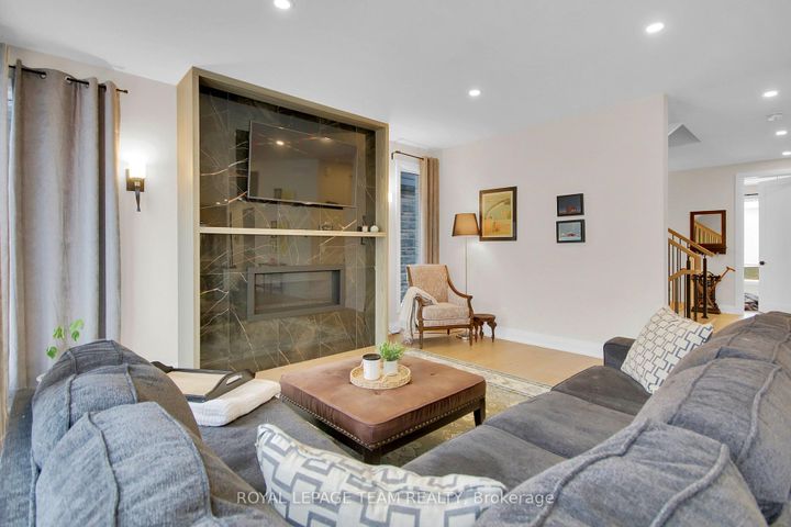 Photo 9 at 62 Rossland Avenue, Nepean (Meadowlands/St. Claire Gardens), Ottawa