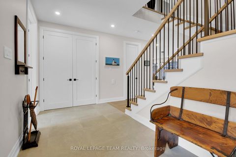 Photo 1 at 62 Rossland Avenue, Nepean (Meadowlands/St. Claire Gardens), Ottawa