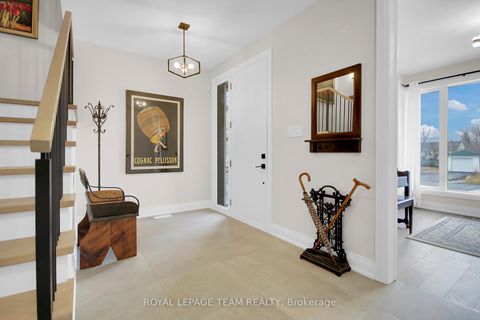 Photo 2 at 62 Rossland Avenue, Nepean (Meadowlands/St. Claire Gardens), Ottawa