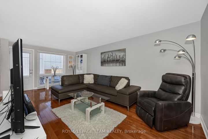Photo 3 at C - 18 Benlea Drive, Nepean (Tanglewood), Ottawa