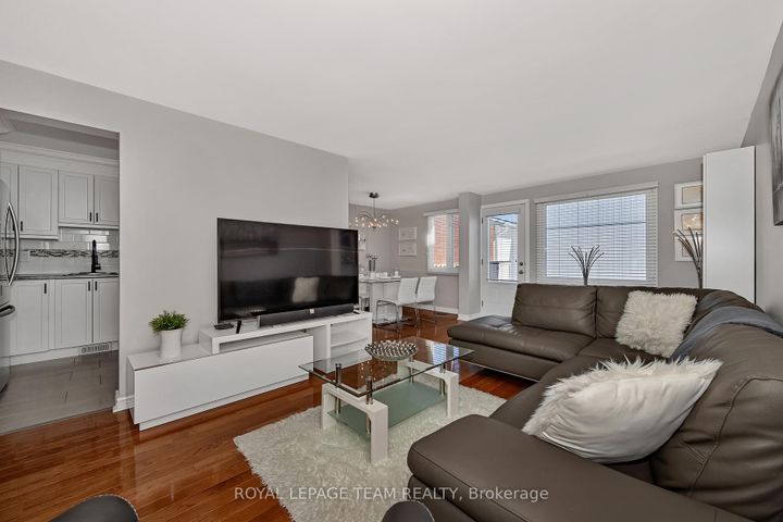 Photo 4 at C - 18 Benlea Drive, Nepean (Tanglewood), Ottawa