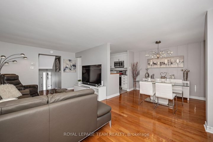 Photo 7 at C - 18 Benlea Drive, Nepean (Tanglewood), Ottawa